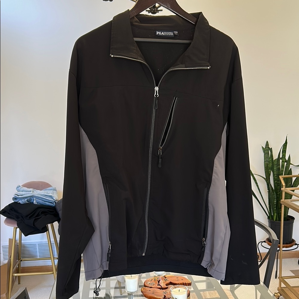 Men's Black and Gray Jacket